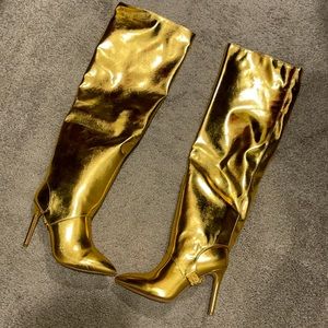 Multifunctioning knee high boots